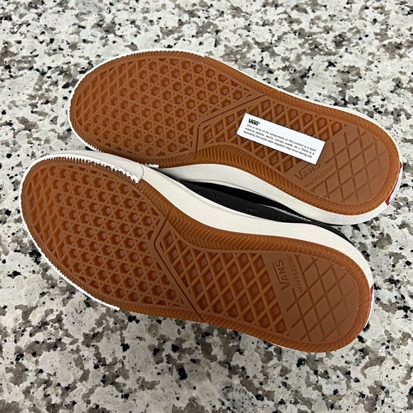 VANS GILBERT CROCKETT in RAVEN/MARSHMALLOW - Picture 7 of 9